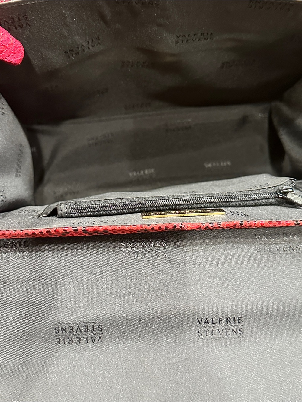 Valerie Stevens Snake Embossed Bag ❤️ - Picture 7 of 8